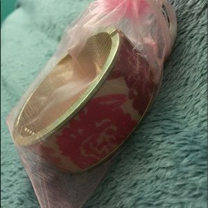 💝SALE!💖 FREE w/ PURCHASE!🎁 NWT Beautiful Ulta Pretty in Pink🌸bangle bracelet